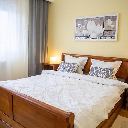 Oak Apartment - Piata Victoriei Bucharest Exterior photo