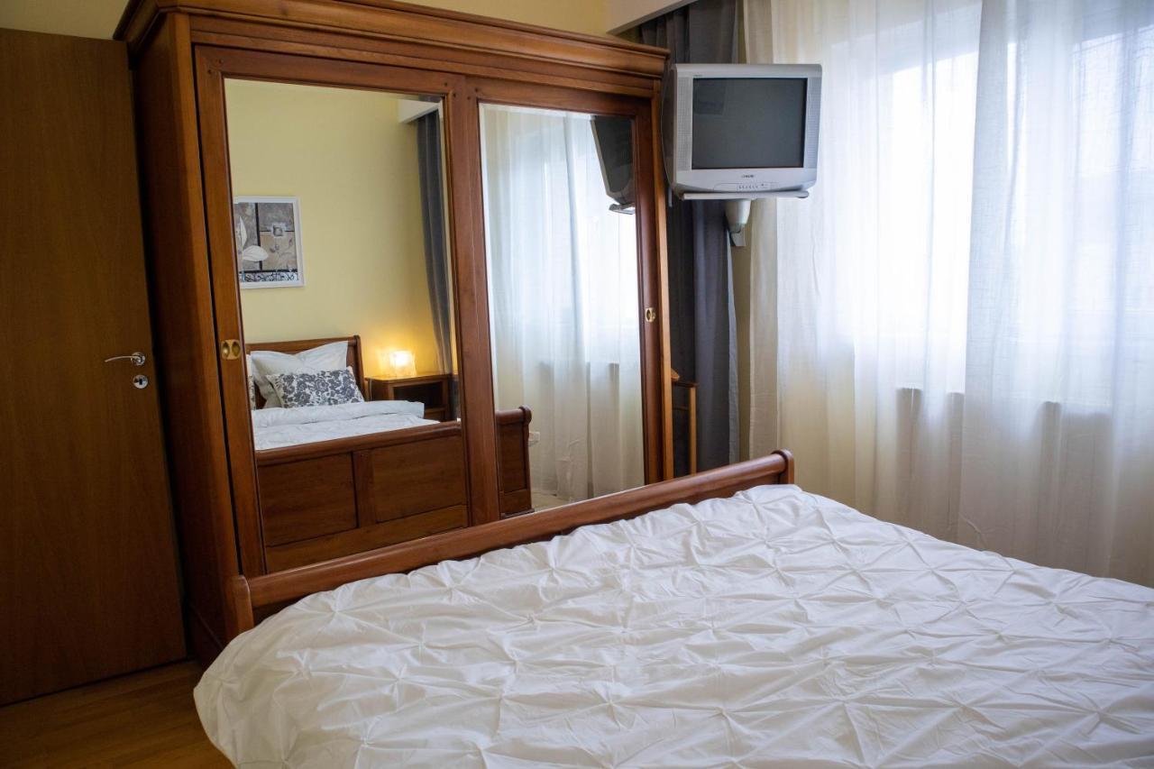 Oak Apartment - Piata Victoriei Bucharest Exterior photo